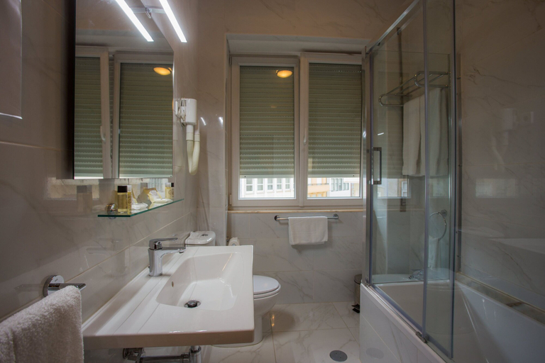 Bathroom 3, Pão de Açúcar – Vintage Bumper Car Hotel, Porto
