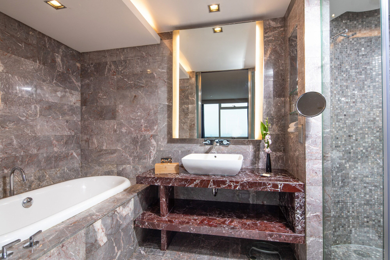 Bathroom 5, The Longemont Hotel Shanghai, Shanghai