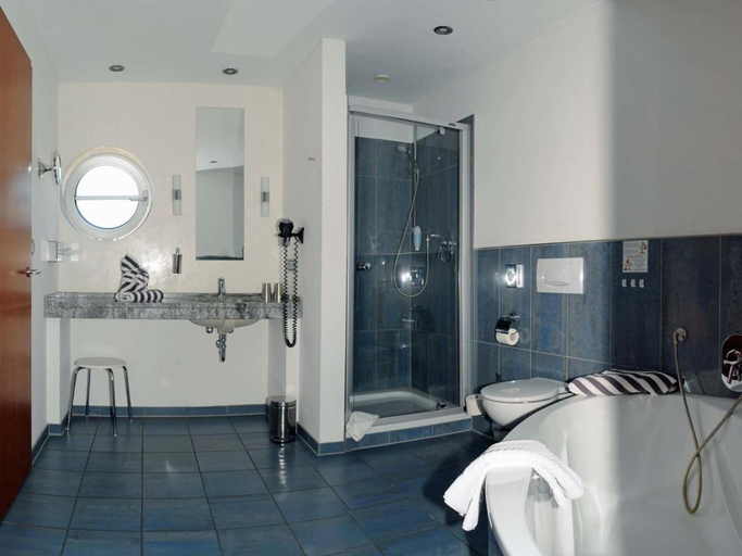 Bathroom 5, Hotel-Restaurant Thomsen, Delmenhorst