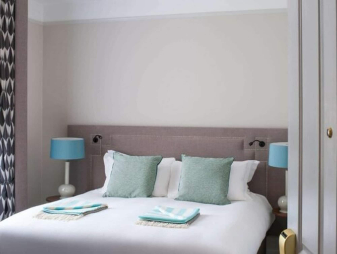 Bedroom 3, Queens Hotel Cheltenham, Gloucestershire