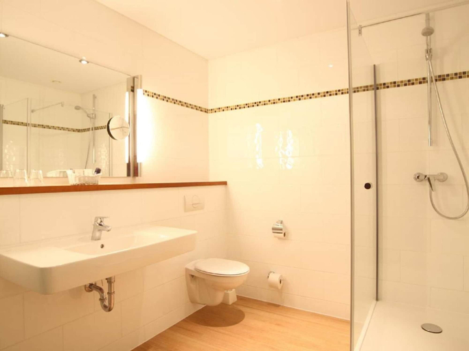 Bathroom 5, Hotel Alster-Hof, Hamburg