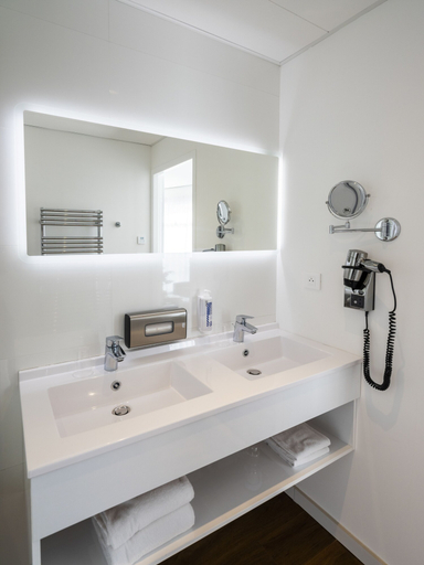 Bathroom 5, Westotel Le Pouliguen, Loire-Atlantique