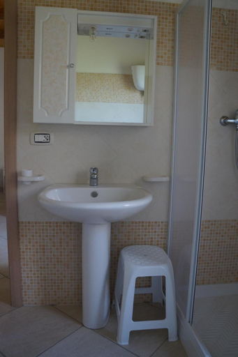 Bathroom 3, Hotel Maremonti, Vibo Valentia