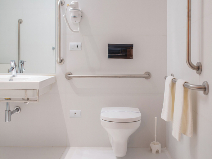 Bathroom 4, Hotel Moov Porto Alegre, Porto Alegre