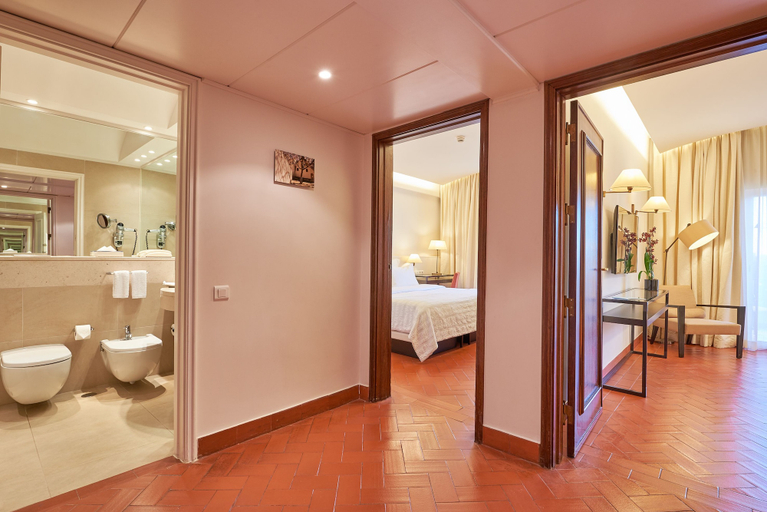 Bathroom 5, Penina Hotel & Golf Resort, Portimão