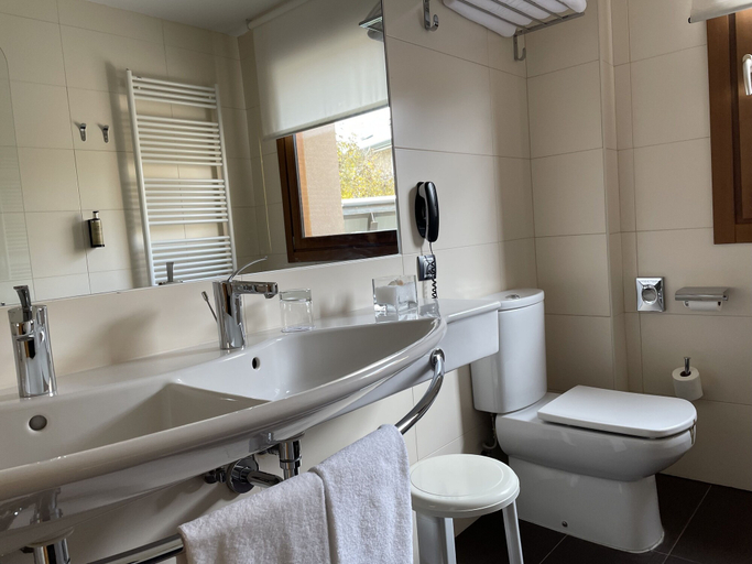 Bathroom 5, Parador de Puebla de Sanabria, Zamora