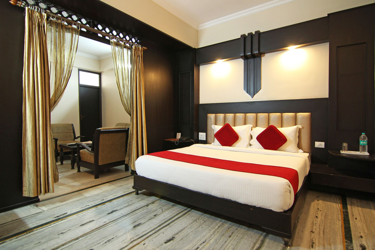 Bedroom 2, Le Grand Hotel, Hardwar