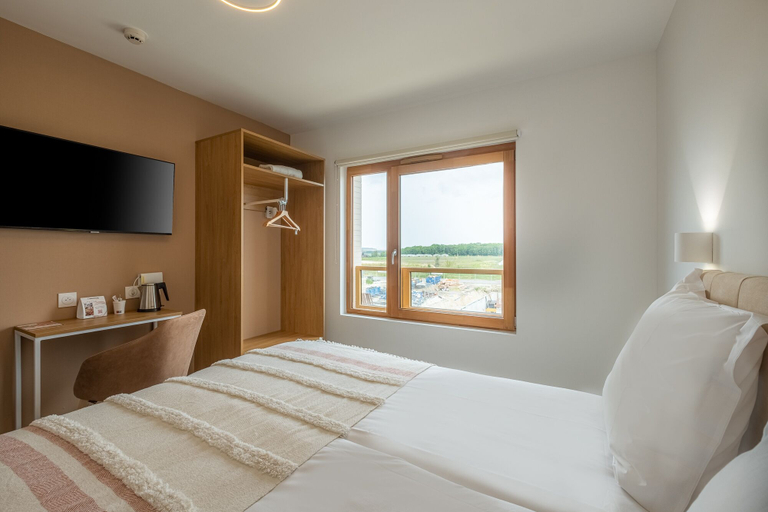 Bedroom 3, ibis Styles Amiens Sud, Somme