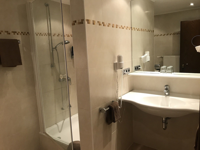Bathroom 5, Mayerhofer - Hotel - Restaurant - Partyservice - Tagung, Passau