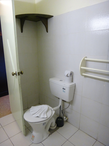 Bathroom 4, Pasefika Inn, Vaimauga West