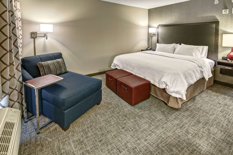 Bedroom 3, Hampton Inn & Suites Franklin Berry Farms, Williamson