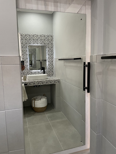 Bathroom 4, Sandra's Guest House, West Coast