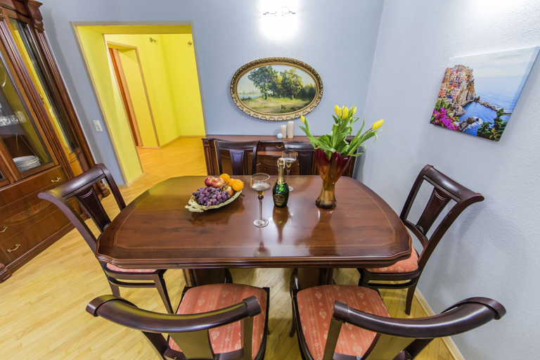 Others 5, Apartment on Khreshchatyk, Shevchenkivs'kyi