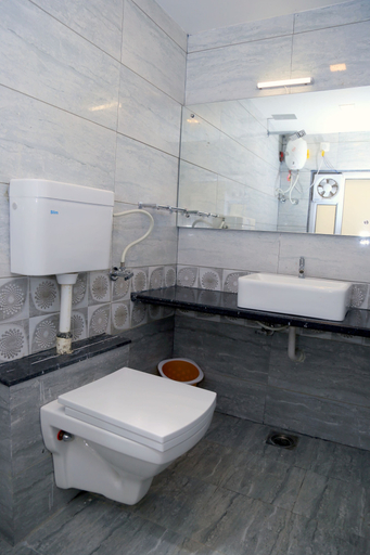 Bathroom, Hotel Shobhna Palace by Sky Stays, Ahmadabad