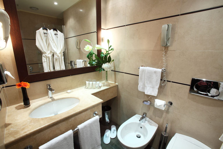 Bathroom 4, Starhotels Ritz, Milano
