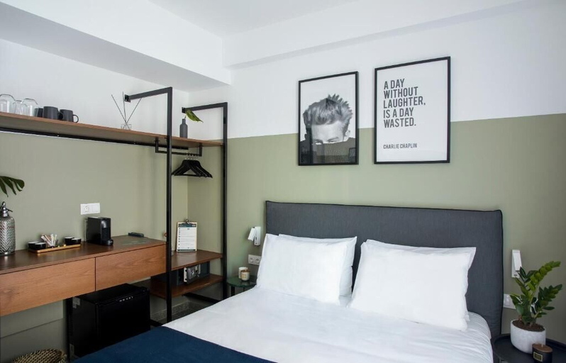 Bedroom 3, Pame Paradiso, Attica