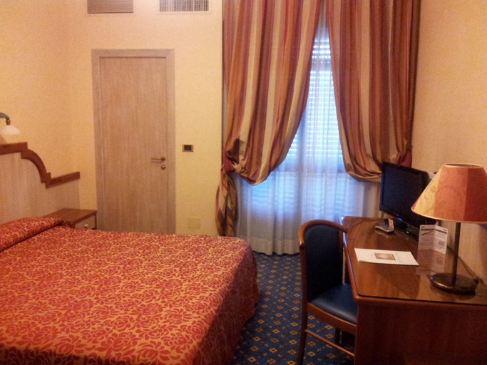 Bedroom 3, Hotel Promenade, Pescara