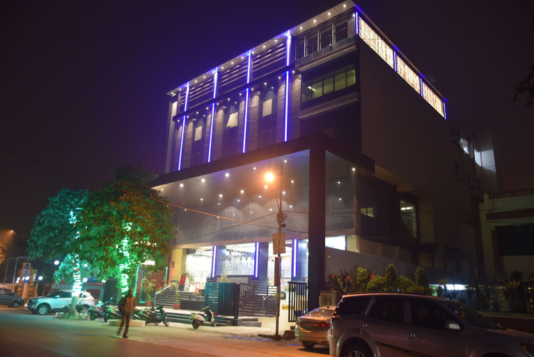 Exterior & Views