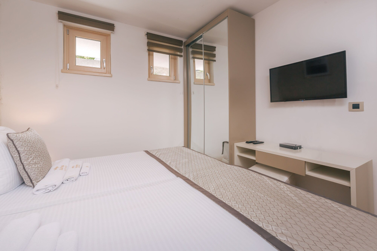 Bedroom 4, Villa Royal Apartments