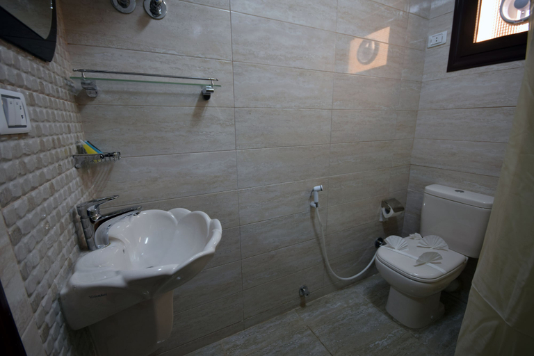 Bathroom 5, Amin hotel, 'Abdin