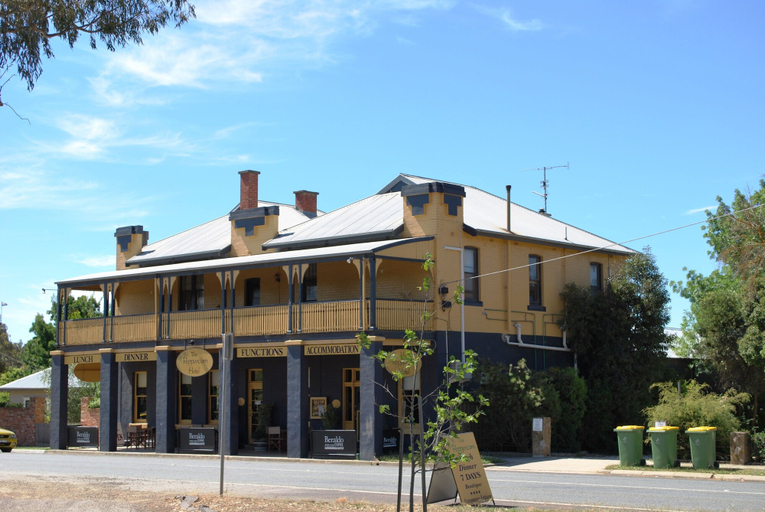Exterior & Views 2, Yea Peppercorn Hotel, Murrindindi - West