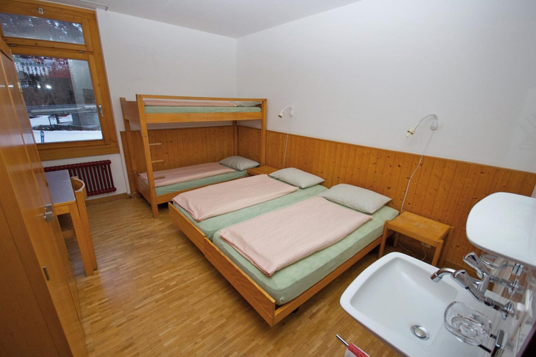 Bedroom 3, Youth Hostel Pontresina, Maloja