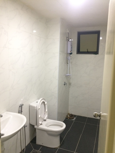 Bathroom, Lawang Suite 2 Bedroom Corner Apartment, Shah Alam
