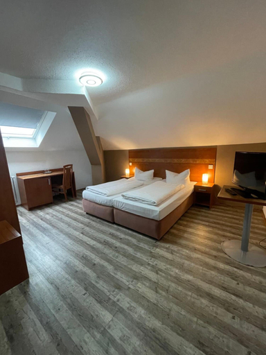 Bedroom 3, Hotel Monte Cristo, Offenbach am Main