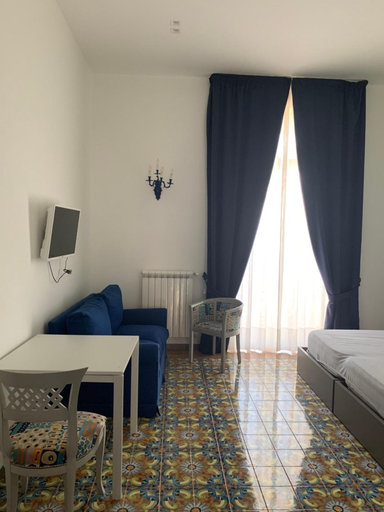 Bedroom 4, Specchio di Parthenope, Napoli