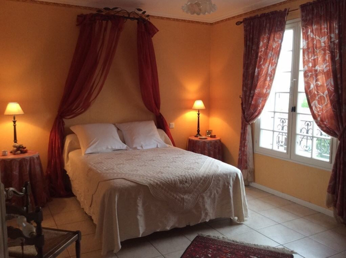Bedroom 4, Les Corettes, Marne