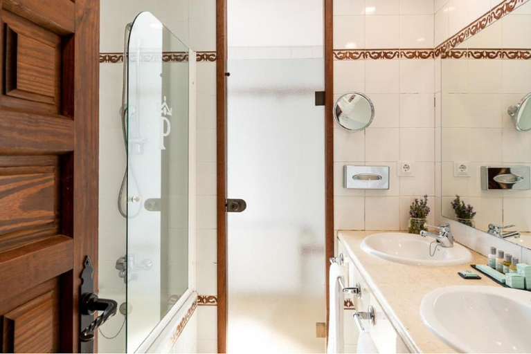 Bathroom 4, Parador de Cuenca, Cuenca