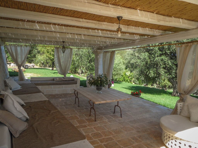 Others 5, Trulli della Contessa, Bari