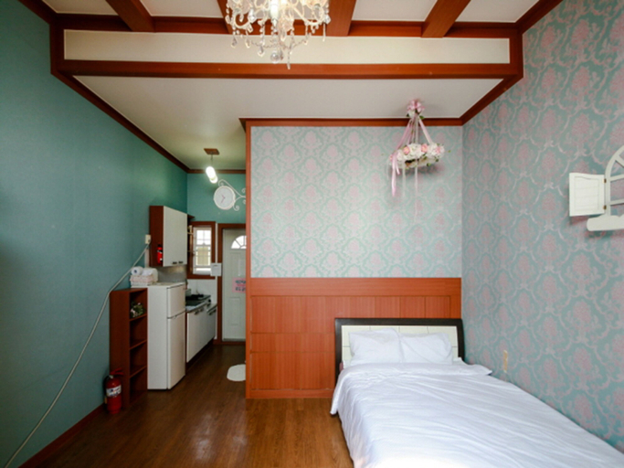 Bedroom 3, Badasol Fragrance Pension, Taean