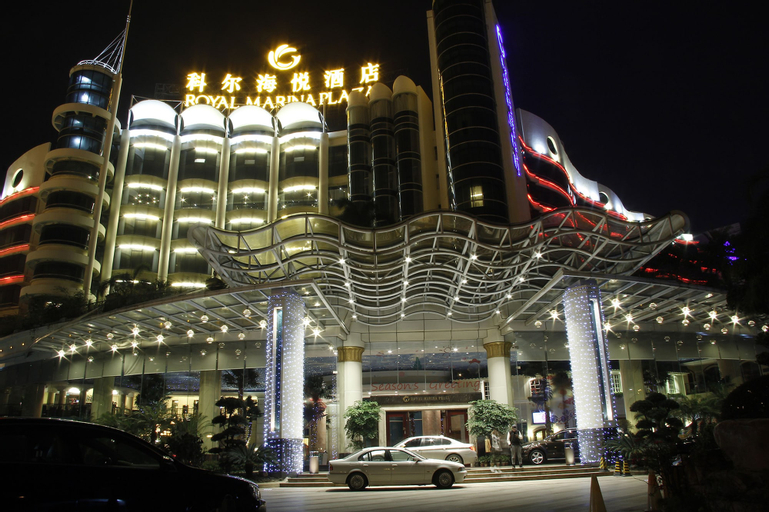 Exterior & Views 23