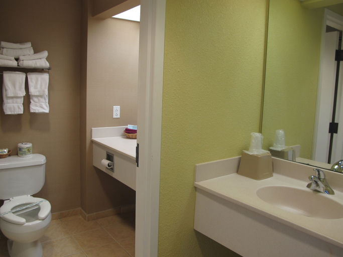 Bathroom 3, Epworth By The Sea, Glynn