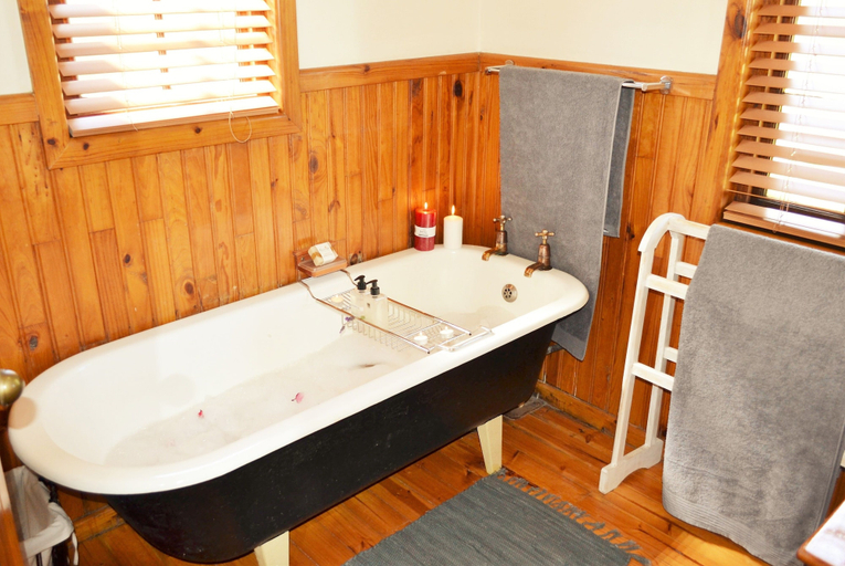 Bathroom 4, Forest Edge, Eden