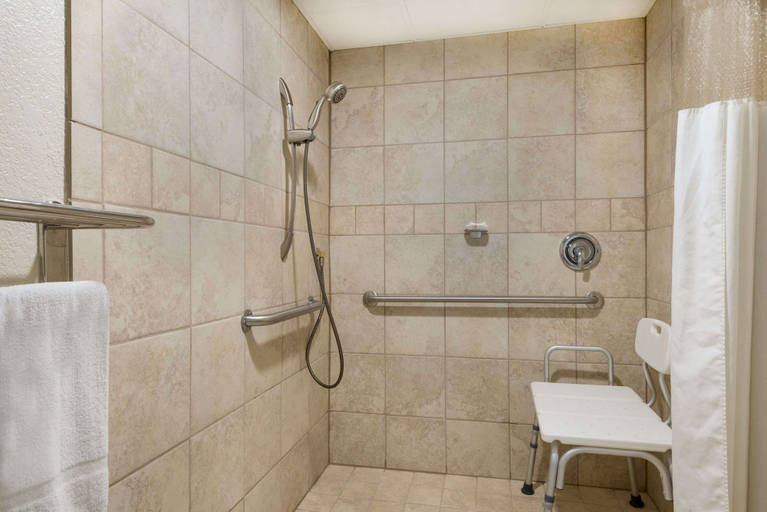 Bathroom 5, Ramada Hotel & Conference Center by Wyndham Paintsville, Johnson