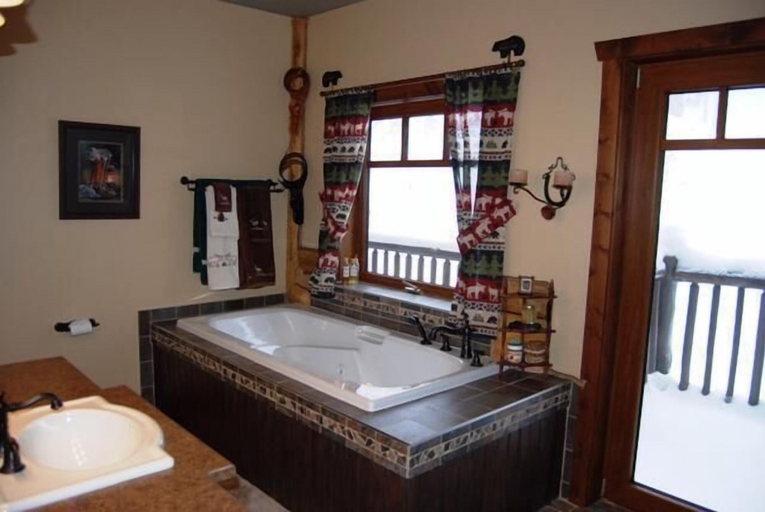 Bathroom, Kowal Ski Cabin by Apex Accommodations, Okanagan-Similkameen