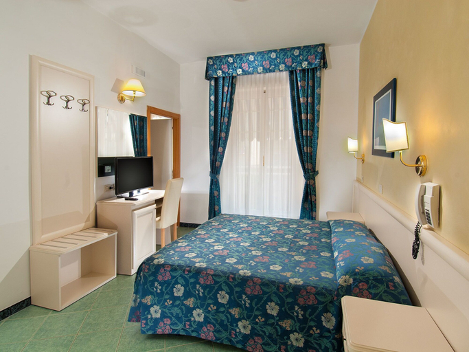 Bedroom 2, Hotel Nord Est, Rimini