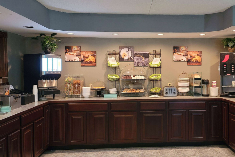 Food & Drinks 5, Wingate by Wyndham Lake George, Warren