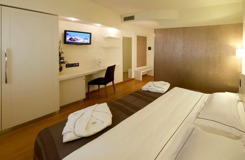 Bedroom 4, Hotel Napoleon, Cuneo
