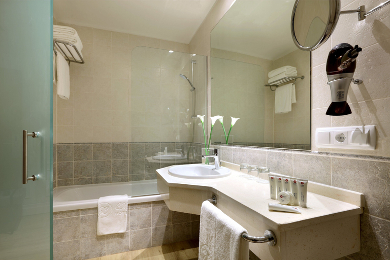 Bathroom 4, Hotel Exe Isla Cartuja, Sevilla