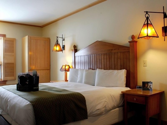 Bedroom 2, Old Faithful Snow Lodge & Cabins - Inside the Park, Teton