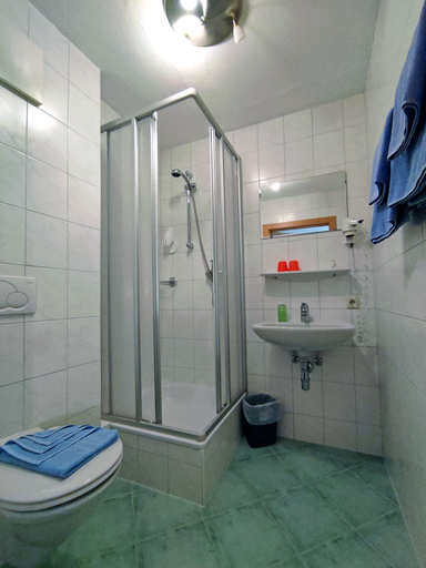 Bathroom 4, Hotel Wasserfall, Zell am See