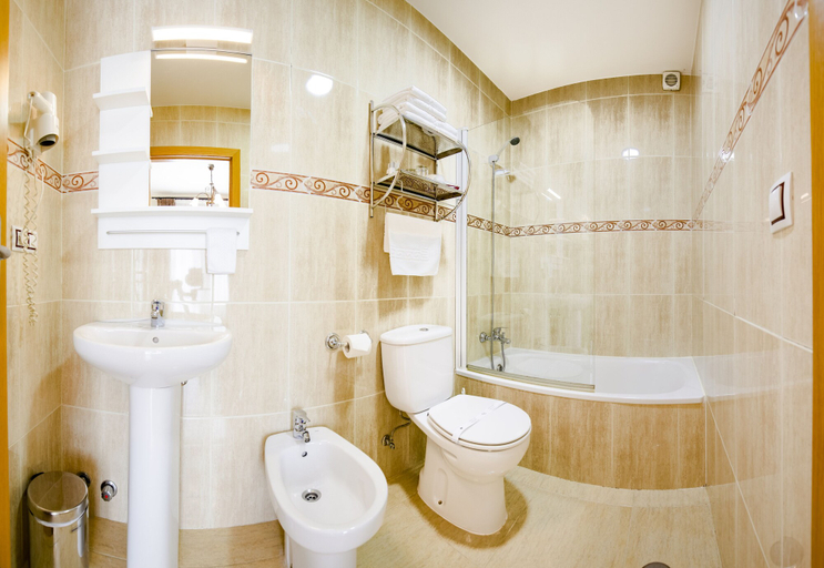 Bathroom 5, Hotel Arce Baiona, Pontevedra