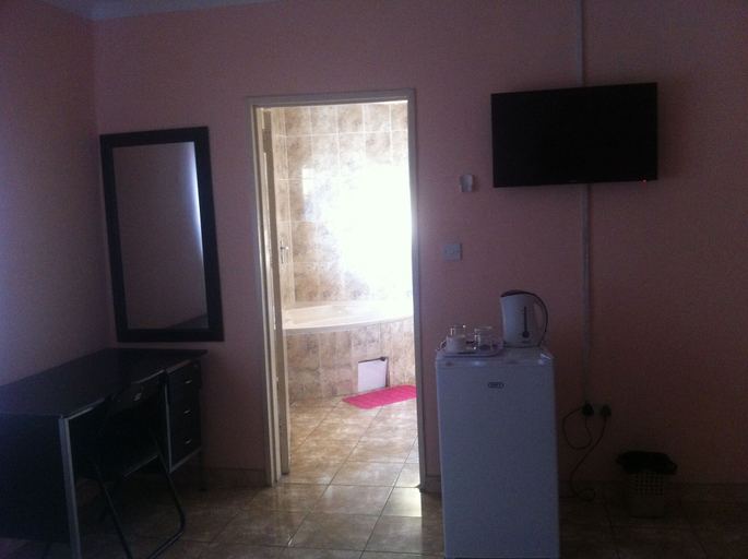 Others 5, Plateau Guest House, Chobe