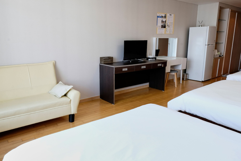 Bedroom 5, Gogo House, Jung