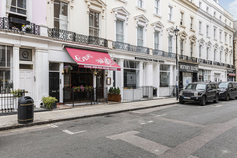 Exterior & Views 2, Beautiful Hyde Park Studio Flat, London