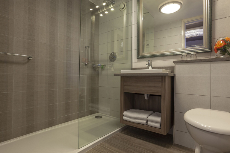 Bathroom, Gleneagle Killarney