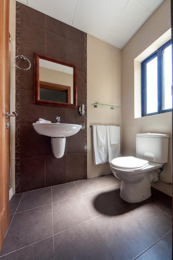 Bathroom 4, Port View Guest House